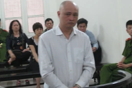 Can thiệp quá đà vào chuyện hàng xóm, cựu tiếp viên hàng không bị phạt tù