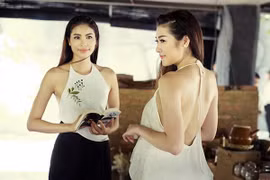 Dàn hoa hậu, á hậu diện yếm đọ vai trần gợi cảm