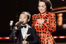 Khoảnh khắc đáng yêu của Hồ Văn Cường khi nhận giải Ca sĩ ấn tượng