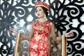 Phương Chi mang "Vương triều" đi tranh giải Nữ hoàng du lịch quốc tế