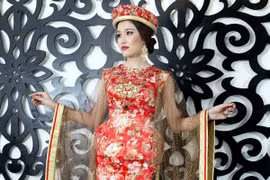 Phương Chi mang "Vương triều" đi tranh giải Nữ hoàng du lịch quốc tế