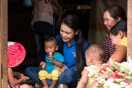 Cuộc hội ngộ xúc động của "Người đẹp truyền thông" Ngọc Vân với buôn làng Tây Nguyên