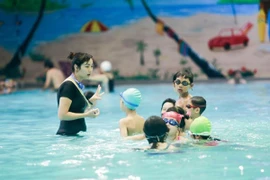 Bí quyết dạy bơi từ huấn luyện viên Vinhomes Summer Camp 2016