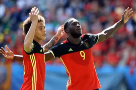 Bùng nổ ở hiệp 2, Bỉ tưng bừng đón 3 điểm đầu tiên