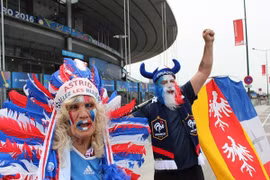 Paris "lột xác" trong ngày khai mạc EURO 2016