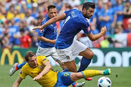 Vất vả hạ Thụy Điển, Italia giành vé vào vòng 1/8