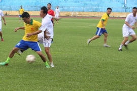 Giao lưu bóng đá CLB sỹ quan hưu trí CATP Hà Nội và Hải Phòng