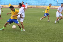 Giao lưu bóng đá CLB sỹ quan hưu trí CATP Hà Nội và Hải Phòng