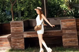 "Cá sấu chúa" Quỳnh Nga trẻ trung xuống phố