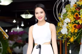 Dương Kim Ánh diện đầm cách điệu khoe "vòng eo con kiến"