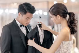 Bắt gặp Kỳ Hân, Mạc Hồng Quân đi thử trang phục cưới