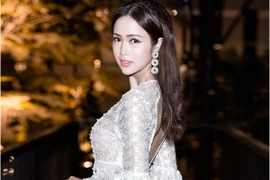 Ngắm vẻ quyến rũ khó cưỡng của Vũ Ngọc Anh