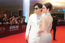 Diện đầm xuyên thấu, Vũ Ngọc Anh nổi bật trên thảm đỏ "Đêm hội chân dài"