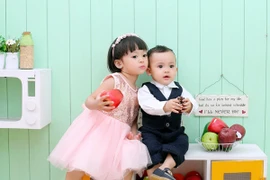 Ca sĩ Khang Duy lần đầu khoe nhóc tì cực dễ thương