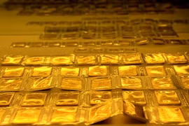 Giới đầu tư đổ xô mua bạc, liệu giá vàng có bị nhấn chìm?