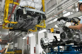 Đề xuất giảm 50% mức thu lệ phí trước bạ ô tô