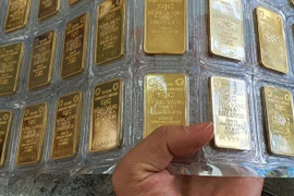 Giá vàng trong nước hạ nhiệt, chỉ còn cao hơn quốc tế gần 15 triệu đồng/lượng