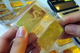 Giá vàng giảm thêm 2 triệu đồng mỗi lượng
