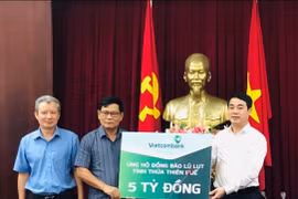 Vietcombank ủng hộ 11 tỷ đồng hỗ trợ cán bộ, chiến sỹ và đồng bào miền Trung