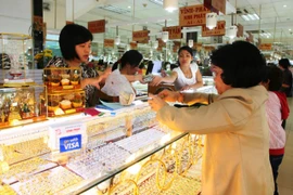 Giá vàng phục hồi sau đợt giảm mạnh