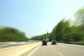 Khoe video lái xe tốc độ cao, nam thanh niên bị cảnh sát bắt