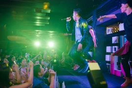 Quán quân Idol Trọng Hiếu biểu diễn "cực sung" tại Hà Nội