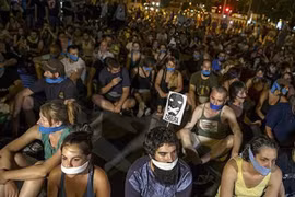 Bị phạt 800 euro vì chụp ảnh cảnh sát đỗ xe sai luật