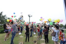 Phóng sinh 2.600 con chim trở về với thiên nhiên tại Vinhomes Riverside