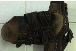 Tiếc đôi dép vài chục nghìn đồng, tên trộm bị chủ nhà "tóm sống"