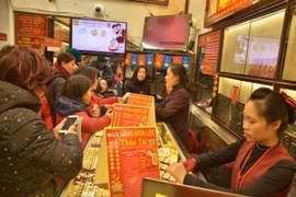 Giá vàng tăng mạnh phiên khai xuân