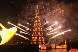 Cây thông Noel nổi lớn nhất thế giới