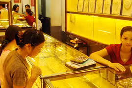 Quản chặt thị trường vàng