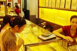 Quản chặt thị trường vàng