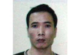 Tiến sĩ “giấy” và những cú lừa