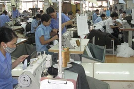 Lương tăng không khiến sản xuất gặp khó khăn