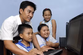 Cần thể hiện lòng yêu nước đúng cách 