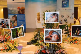 Tình người trong cuộc sống số