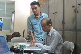 Thạc sỹ đi rao bán phim “đen”