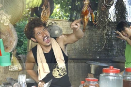 Huy Khánh mở cửa hàng… bán thịt chó