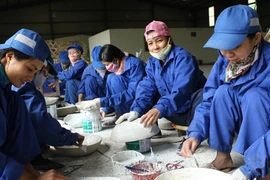 Lương chủ và thợ: Ngày càng xa 