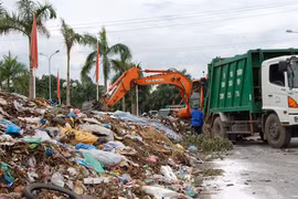 2.000 tấn rác tươi “phơi” trên phố 