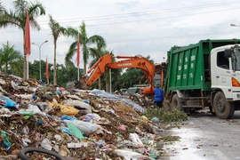 2.000 tấn rác tươi “phơi” trên phố 