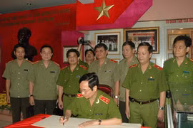 Ghi đậm những dấu son