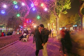 Đề xuất phố đi bộ quanh hồ Gươm từ ngày 1-12