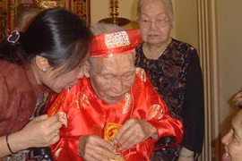 Hà Nội tặng quà tết các đối tượng chính sách