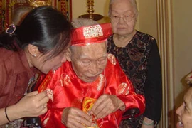 Hà Nội tặng quà tết các đối tượng chính sách