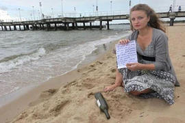 "Tìm bạn tâm giao" bằng... chai