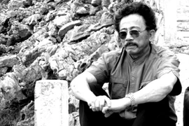 Nhà văn đặc công “lợi khẩu”