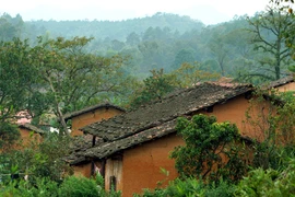 Những ngôi nhà đất dưới chân Mẫu Sơn