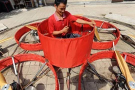 Nông dân tự tạo đĩa bay 